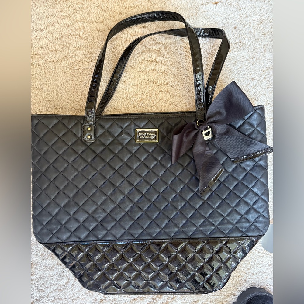 Betsey Johnson Black Quilted Tote Bag Call Me! 🖤 Gold Enameled Badge & Bow